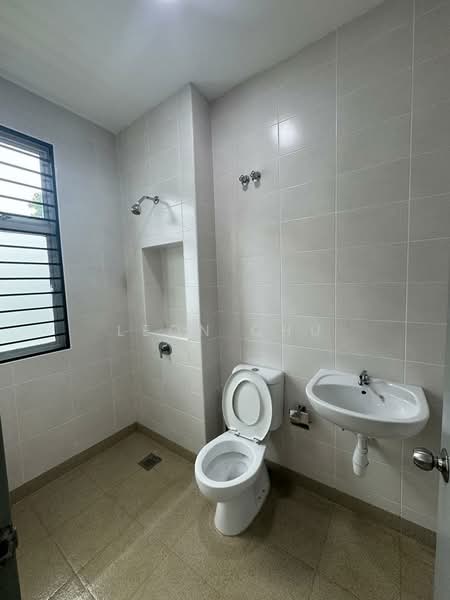 Rumah Teres 2 Tingkat untuk Dijual di Bandar Saujana Putra (Tanjong Duabelas) - Leon Chu - Bathroom - PropertyGuru.com.my