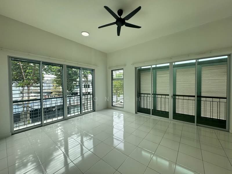 Rumah Teres 2 Tingkat untuk Dijual di Bandar Saujana Putra (Tanjong Duabelas) - Leon Chu - Living Room - PropertyGuru.com.my