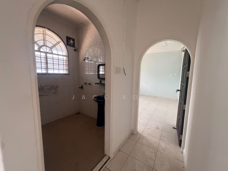 Semi-Detached House for Rent in Taman Gunung Lambak (Kluang) - Jack Koo - Bathroom - PropertyGuru.com.my