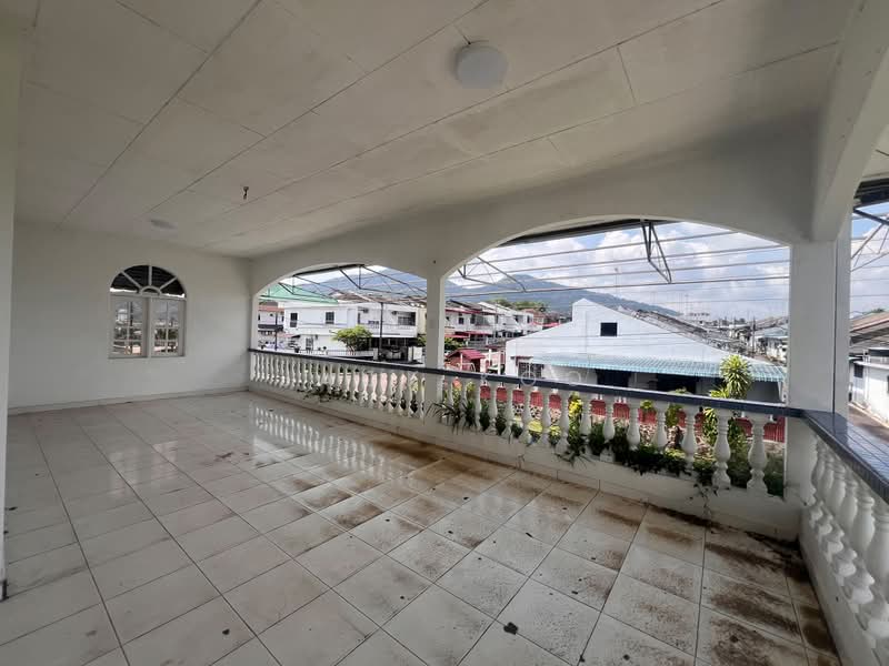Semi-Detached House for Rent in Taman Gunung Lambak (Kluang) - Jack Koo - Balcony - PropertyGuru.com.my
