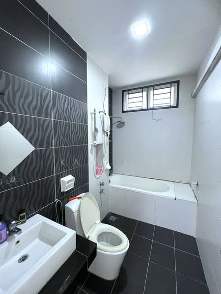 Semi-Detached House for Sale in Bandar Dato Onn (Tebrau) - Karl Lim - Bathroom - PropertyGuru.com.my