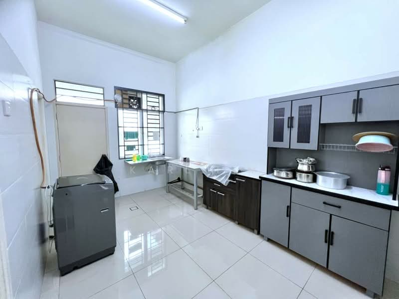 Semi-Detached House for Sale in Bandar Dato Onn (Tebrau) - Karl Lim - Kitchen - PropertyGuru.com.my