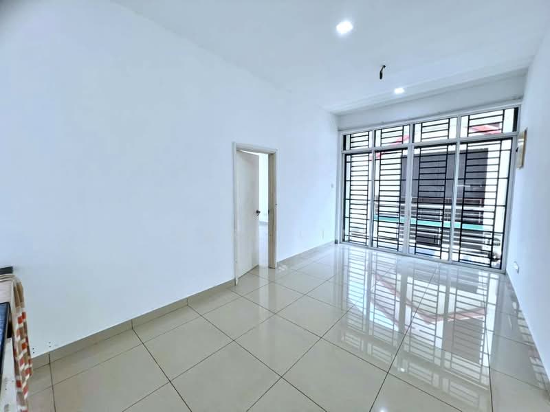 Semi-Detached House for Sale in Bandar Dato Onn (Tebrau) - Karl Lim - Living Room - PropertyGuru.com.my