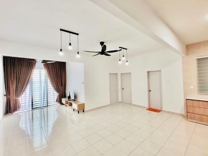 Kondominium untuk Disewa di Residensi Adelia 3 - Sue Ahmad - Living Room - PropertyGuru.com.my