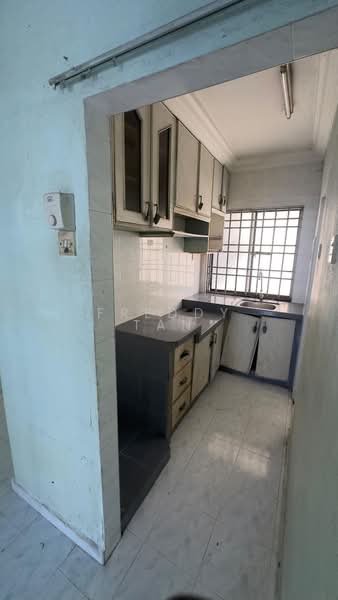 Pangsapuri untuk Dijual di Taman Gambier Flat, Blok 330 - Freddy Tan - Kitchen - PropertyGuru.com.my