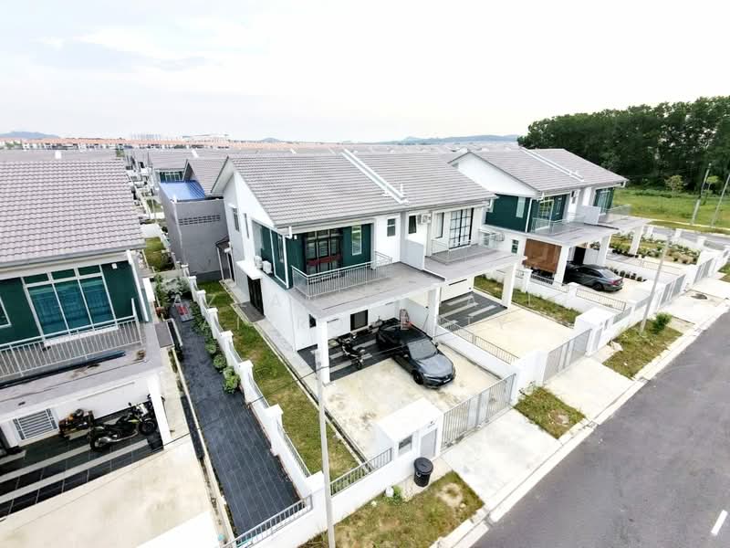 Cluster House for Sale in Skudai (Johor) - Azlan Ismail aiproperty - Exterior - PropertyGuru.com.my