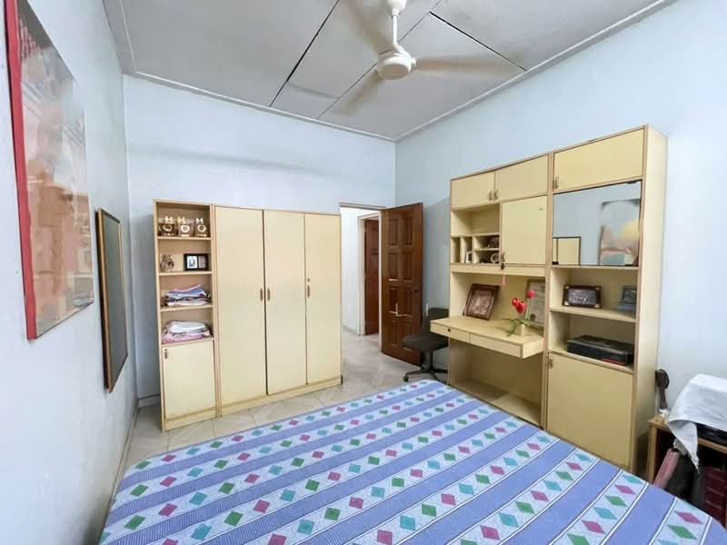 Rumah Teres 2 Tingkat untuk Dijual di Taman Kolam Air (Johor Bahru) - Karl Lim - Bedroom - PropertyGuru.com.my