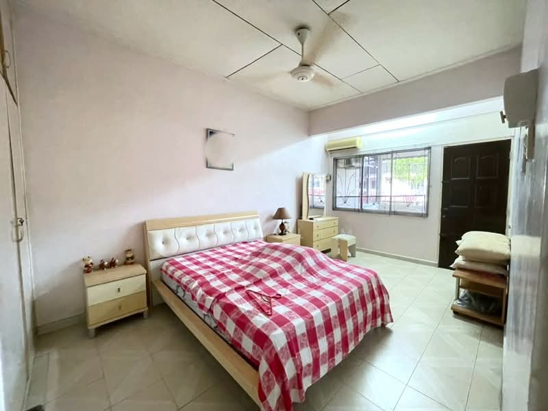 Rumah Teres 2 Tingkat untuk Dijual di Taman Kolam Air (Johor Bahru) - Karl Lim - Bedroom - PropertyGuru.com.my