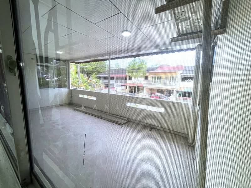 Rumah Teres 2 Tingkat untuk Dijual di Taman Kolam Air (Johor Bahru) - Karl Lim - Balcony - PropertyGuru.com.my