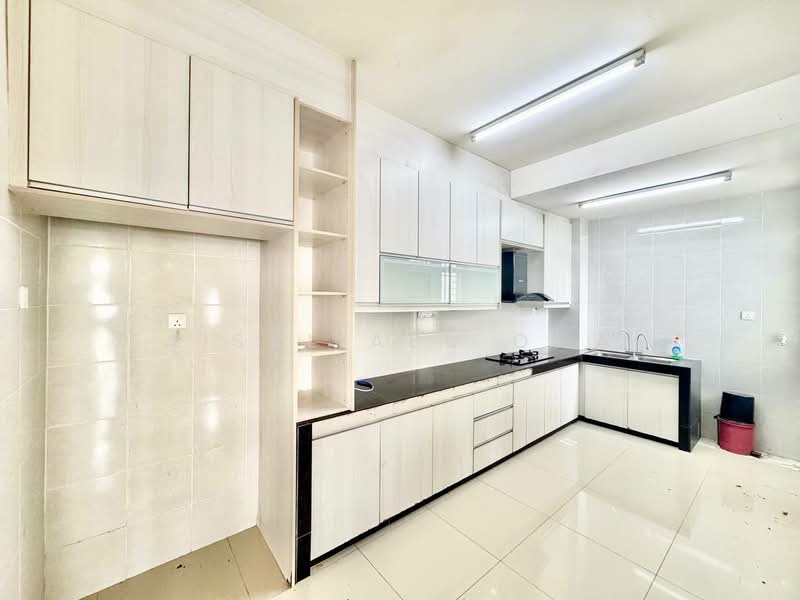 Semi-Detached House for Sale in Bandar Saujana Putra (Tanjong Duabelas) - Faisal Abu Omar - Kitchen - PropertyGuru.com.my