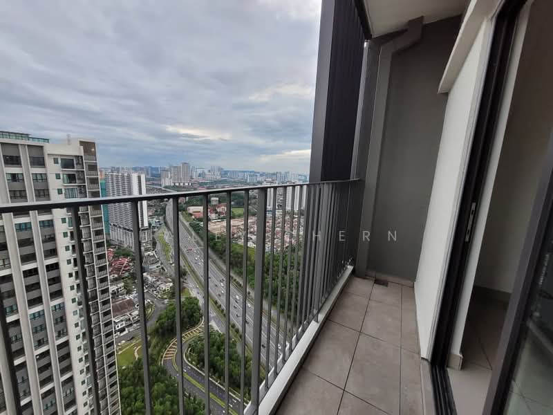 Servis Apartment untuk Disewa di M Oscar - Haley Chern - Balcony - PropertyGuru.com.my