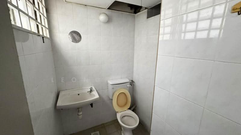 Kedai / Pejabat untuk Disewa di SS 21, Damansara Utama (Petaling Jaya) - Leong Kok Fei - Bathroom - PropertyGuru.com.my