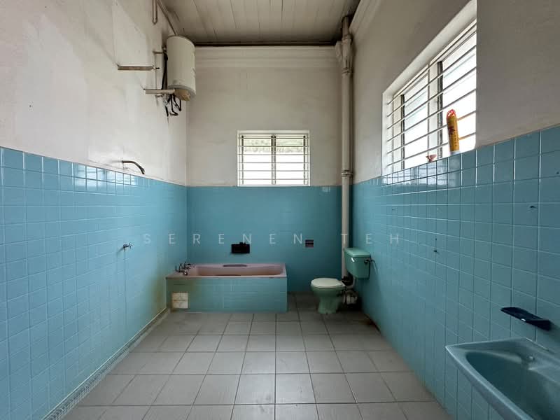 Bungalow House for Rent in George Town (Penang) - SERENEN TEH - Bathroom - PropertyGuru.com.my