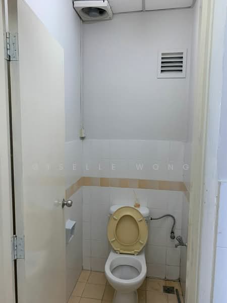 Kedai / Pejabat untuk Disewa di Bukit Combe (Jelutong) - Giselle Wong - Bathroom - PropertyGuru.com.my