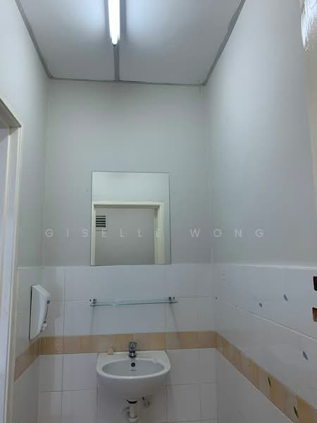 Kedai / Pejabat untuk Disewa di Bukit Combe (Jelutong) - Giselle Wong - Bathroom - PropertyGuru.com.my