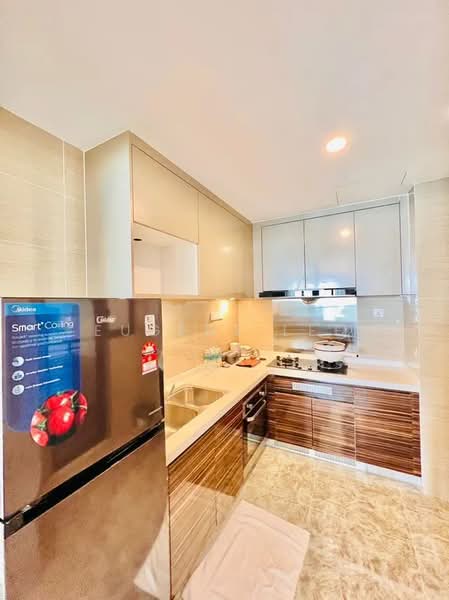 Condominium for Sale at Lovell @ Country Garden Danga Bay - Eugene Lee - Kitchen - PropertyGuru.com.my