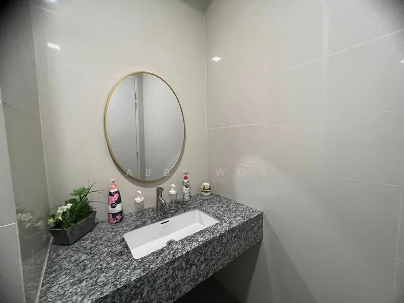 Servis Apartment untuk Disewa di The Azure Residences - Abby Woo - Bathroom - PropertyGuru.com.my
