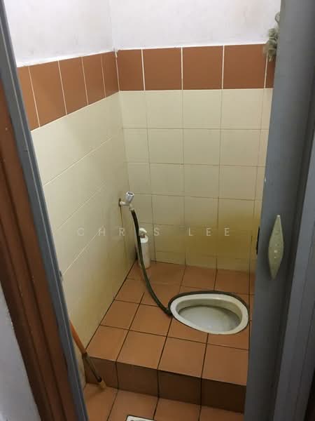 Pangsapuri untuk Dijual di Apartment Sri Rakyat - Chris Lee - Bathroom - PropertyGuru.com.my