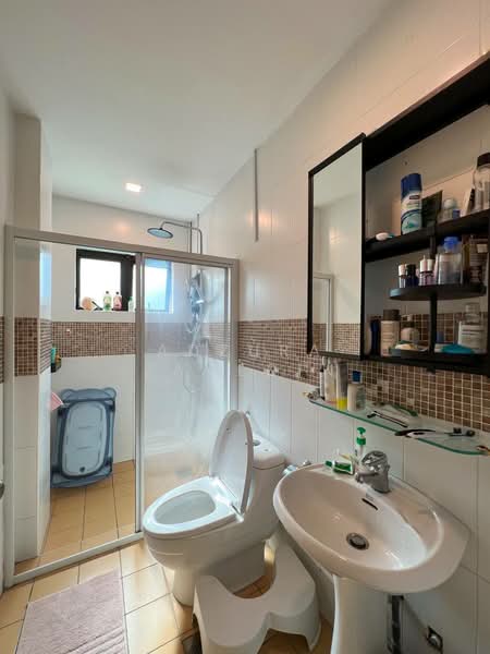 Rumah Berkembar untuk Dijual di Seksyen 13 (Shah Alam) - Adzura Zamedin - Bathroom - PropertyGuru.com.my