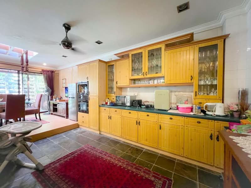 Rumah Berkembar untuk Dijual di Seksyen 13 (Shah Alam) - Adzura Zamedin - Kitchen - PropertyGuru.com.my
