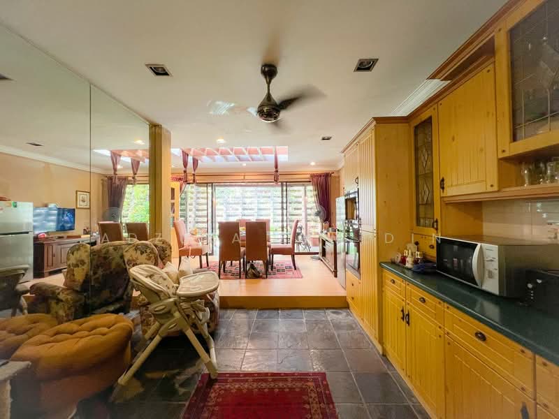 Rumah Berkembar untuk Dijual di Seksyen 13 (Shah Alam) - Adzura Zamedin - Kitchen - PropertyGuru.com.my