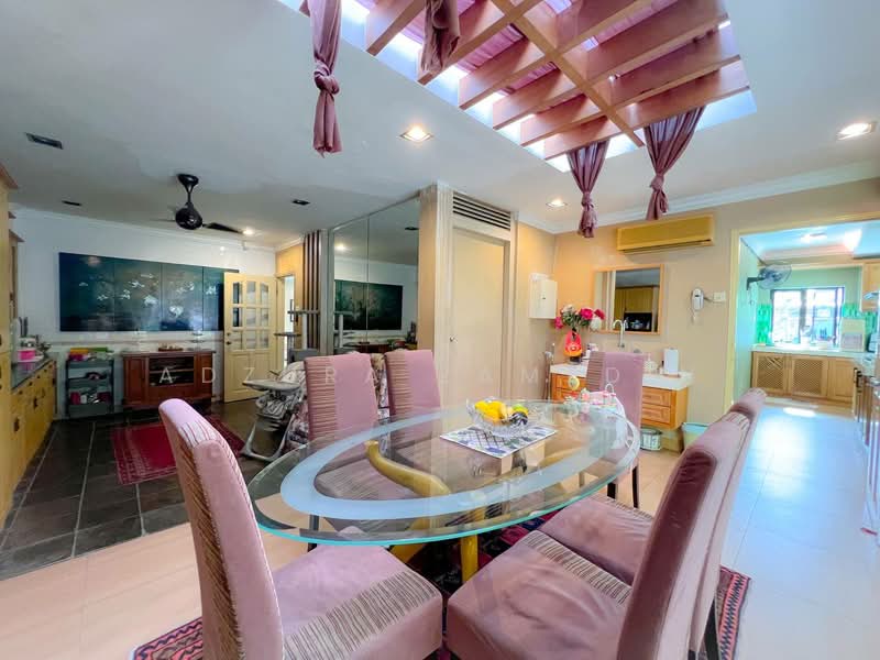 Rumah Berkembar untuk Dijual di Seksyen 13 (Shah Alam) - Adzura Zamedin - Dining Room - PropertyGuru.com.my