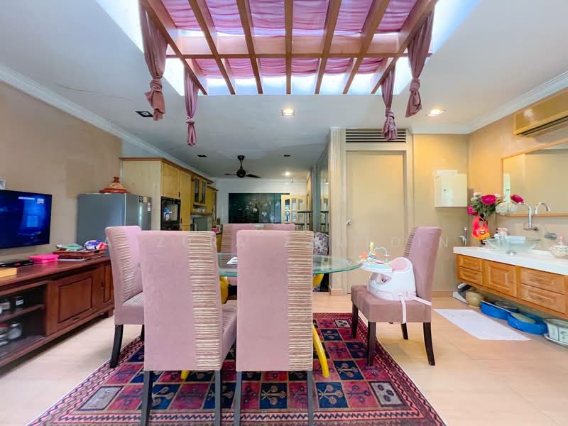 Rumah Berkembar untuk Dijual di Seksyen 13 (Shah Alam) - Adzura Zamedin - Dining Room - PropertyGuru.com.my