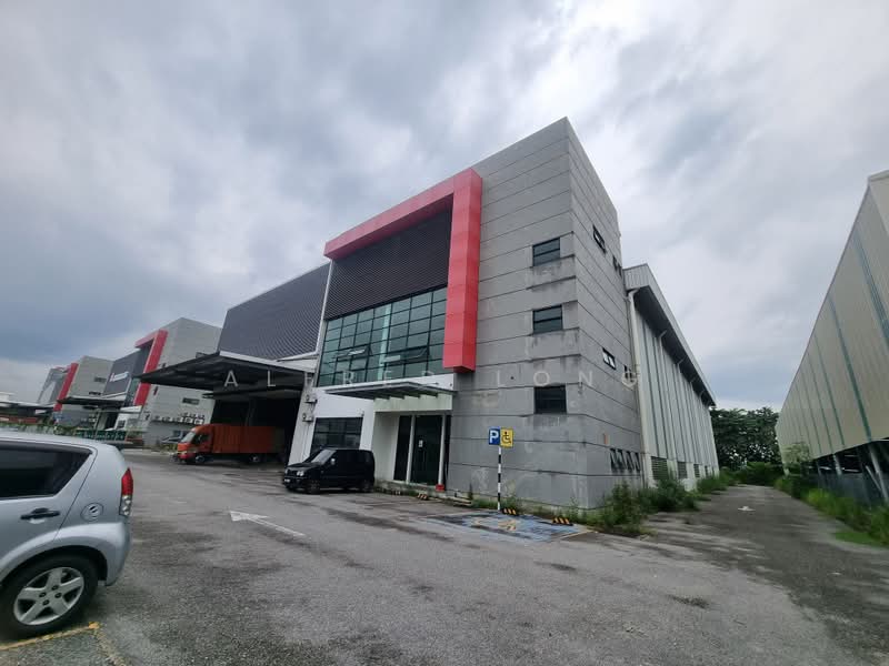 Semi-D Factory for Rent in Kawasan Perindustrian Bukit Serdang (Seri Kembangan) - Alfred Long - Exterior - PropertyGuru.com.my