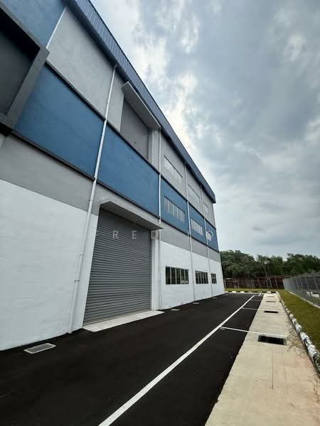 Semi-D Factory for Rent in Kawasan Perindustrian Bukit Serdang (Seri Kembangan) - Alfred Long - Exterior - PropertyGuru.com.my