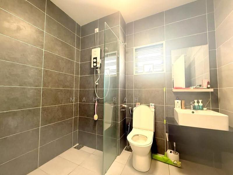 Rumah Teres 2-Tingkat untuk Dijual di Cyberjaya (Selangor) - Mahirah . - Bathroom - PropertyGuru.com.my