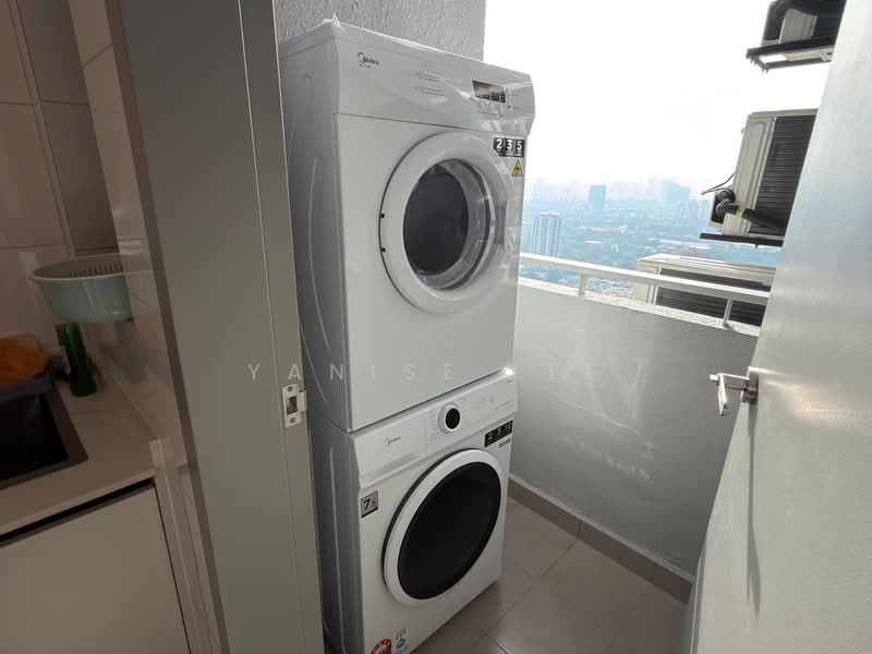 Servis Apartment untuk Disewa di The Era @ Duta North - Yanise Lee - Balcony - PropertyGuru.com.my