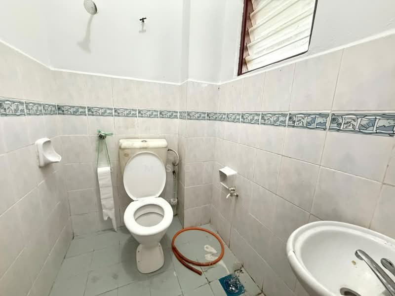 2-storey Terraced House for Sale in Alam Perdana (Puncak Alam) - Samson Lee - Bathroom - PropertyGuru.com.my