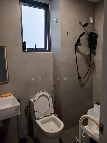 Service Residence for Sale at SUNSURIA FORUM SERVICED APARTMENT - JC Looi - Bathroom - PropertyGuru.com.my