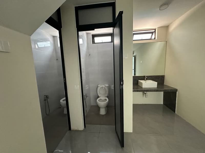 Kilang Terpisah untuk Disewa di Taman Industri Alam Jaya (Puncak Alam) - Ms Teh - Bathroom - PropertyGuru.com.my