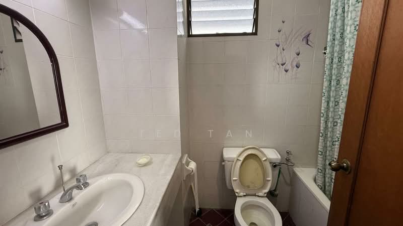 Kondominium untuk Dijual di Marina Tower (Ratu Mutiara) - Ted Tan - Bathroom - PropertyGuru.com.my