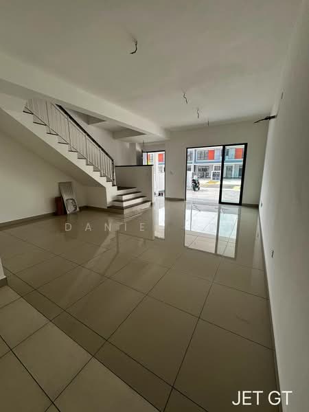 Rumah Teres 2 Tingkat untuk Dijual di Bandar Bukit Raja (Klang) - Daniel Kok - Living Room - PropertyGuru.com.my
