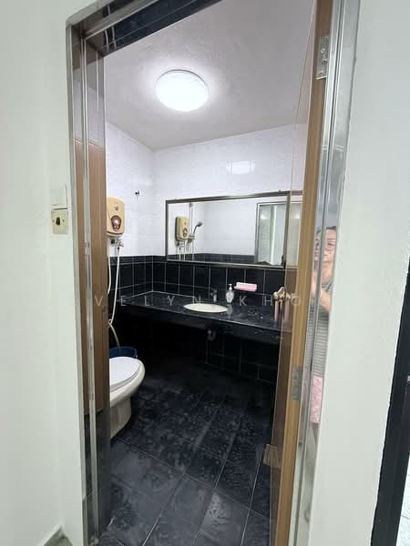 1-storey Terraced House for Sale in Bandar Bukit Beruntung (Bukit Beruntung) - Evelyn Khoo - Bathroom - PropertyGuru.com.my