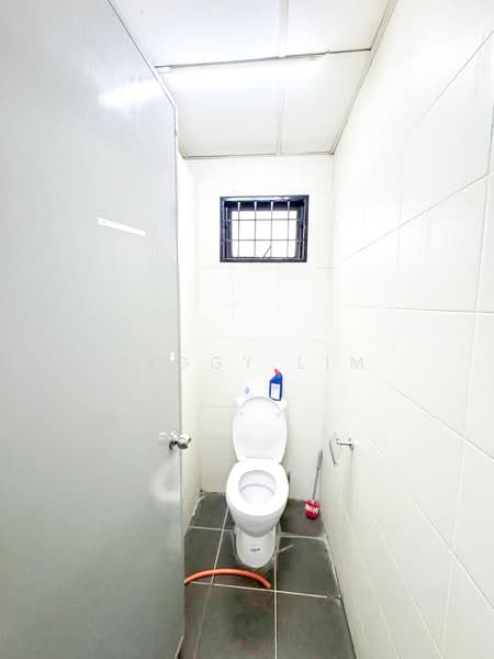 Shop / Office for Sale in Puchong (Selangor) - Peggy Lim - Bathroom - PropertyGuru.com.my