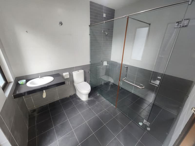 Rumah Teres 2.5 Tingkat untuk Dijual di Kinrara Residence (Puchong) - Hon Ian - Bathroom - PropertyGuru.com.my