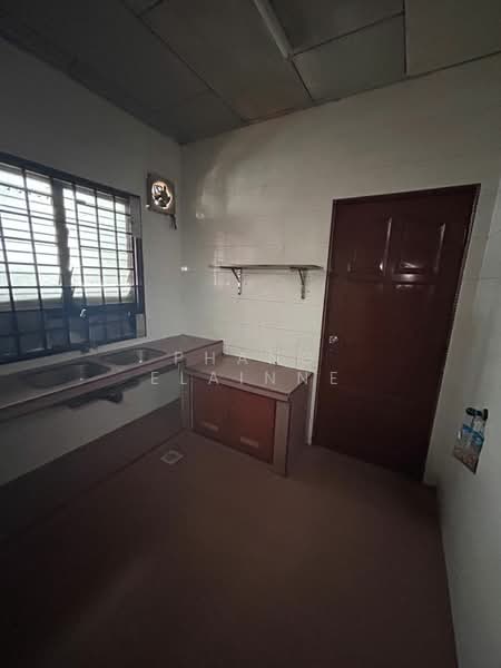 Commercial Semi-D for Rent in Taman Pelangi (Johor Bahru) - Phang Elainne - Kitchen - PropertyGuru.com.my