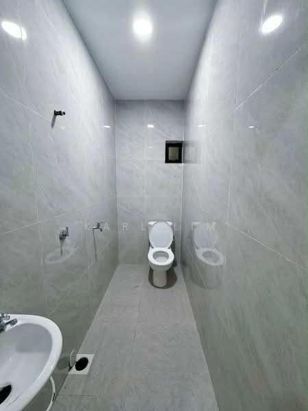 Rumah Teres 2 Tingkat untuk Dijual di Taman Sentosa (Johor Bahru) - Karl Lim - Bathroom - PropertyGuru.com.my