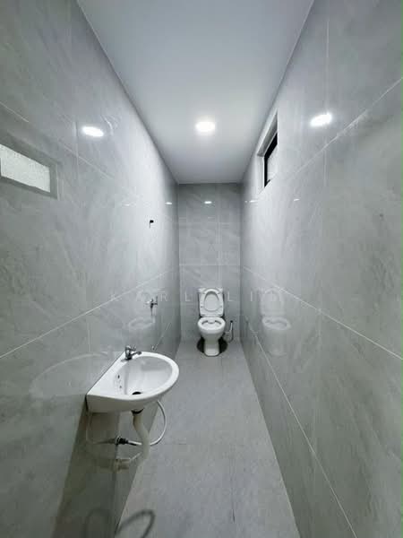 Rumah Teres 2 Tingkat untuk Dijual di Taman Sentosa (Johor Bahru) - Karl Lim - Bathroom - PropertyGuru.com.my