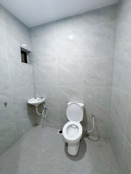 Rumah Teres 2 Tingkat untuk Dijual di Taman Sentosa (Johor Bahru) - Karl Lim - Bathroom - PropertyGuru.com.my