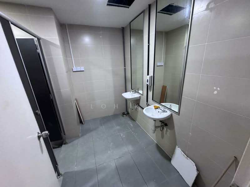 Shop / Office for Rent in Cheras (Selangor) - Loh KC - Bathroom - PropertyGuru.com.my
