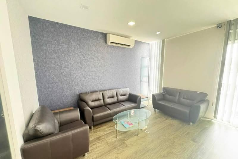 Shop / Office for Rent in Taman Mount Austin (Tebrau) - Claira Ong - Living Room - PropertyGuru.com.my