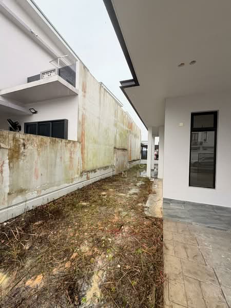 Cluster House for Sale in Taman Mount Austin (Tebrau) - Phang Elainne - Exterior - PropertyGuru.com.my