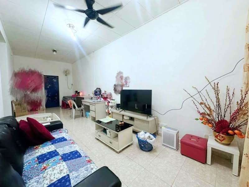 Rumah Teres 1 Tingkat untuk Dijual di Taman Setia Indah (Tebrau) - Karl Lim - Living Room - PropertyGuru.com.my