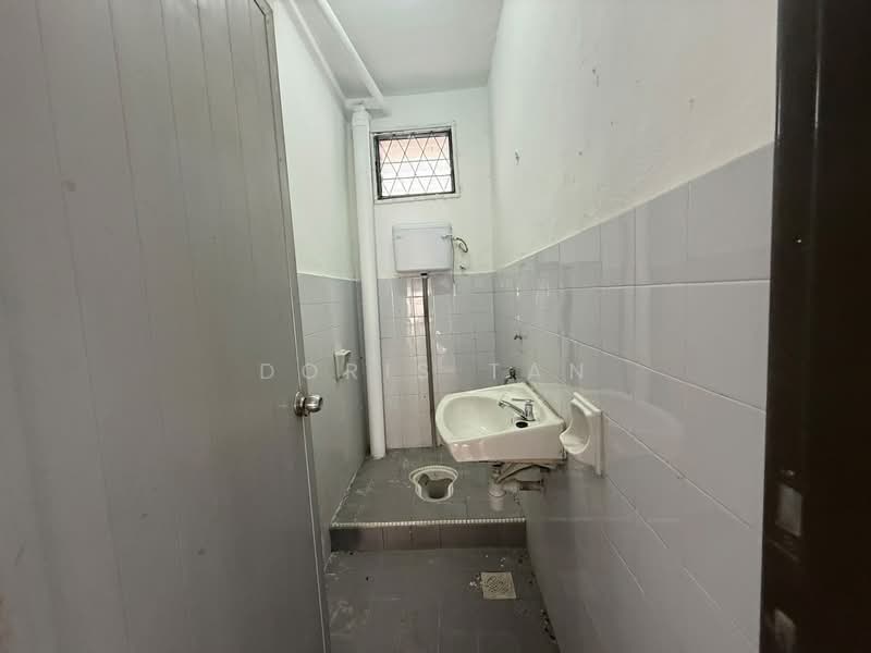 Rumah Berkembar untuk Dijual di Kempas (Johor Bahru) - Doris Tan - Bathroom - PropertyGuru.com.my