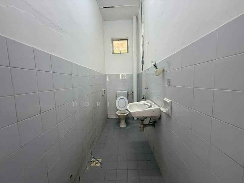 Rumah Berkembar untuk Dijual di Kempas (Johor Bahru) - Doris Tan - Bathroom - PropertyGuru.com.my