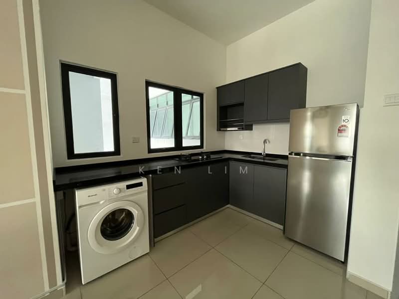 Servis Apartment untuk Disewa di B11 Parkland Residence - Ken Lim - Kitchen - PropertyGuru.com.my